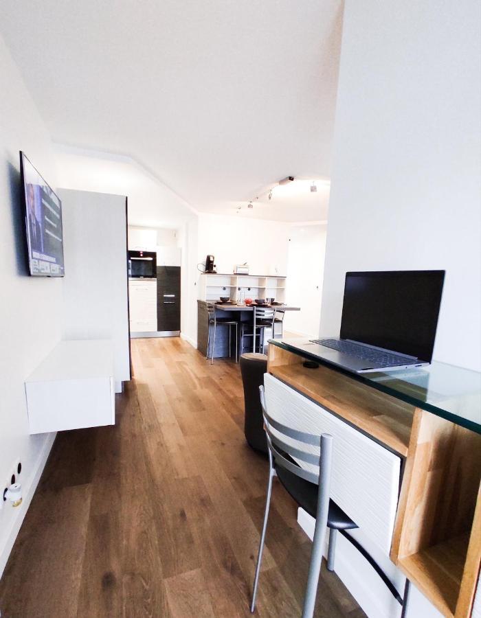 T3 Au Centre Ville Avec Balcon, Parking Gratuit Quimper Esterno foto